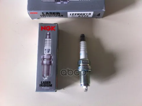 Свеча зажигания NGK 6774